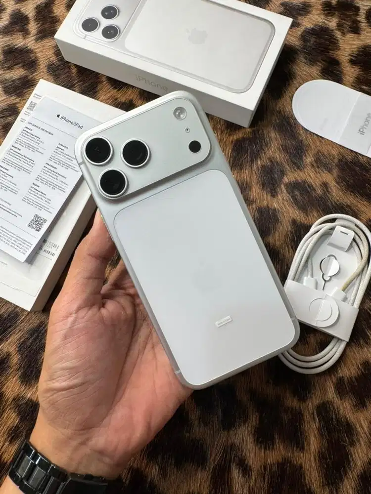 iPhone 17 Pro Max 256GB BH99 Resmi (Silver)