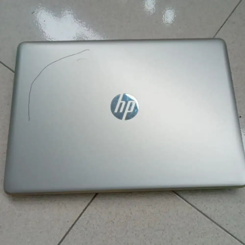 Laptop bekas merk HP Notebook 14-bs009TU