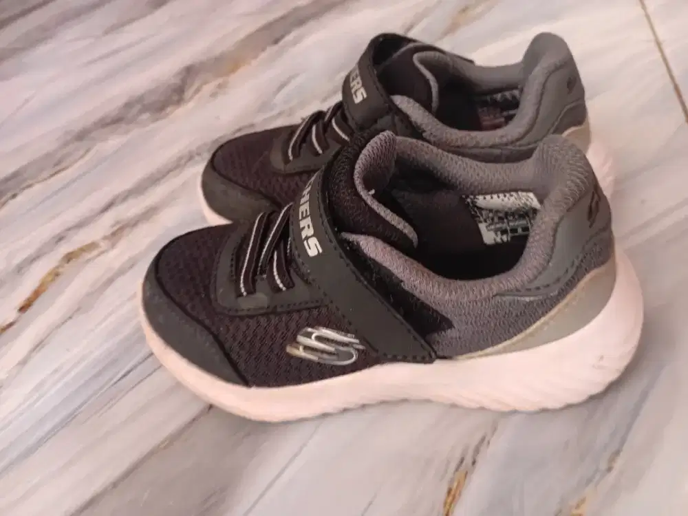Sepatu skechers original 100%