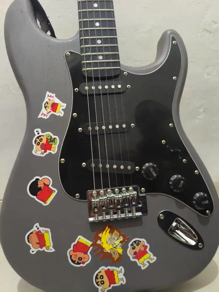 GITAR STRATOCASTER DONNER DST80 GREY FREE MINI AMPLI