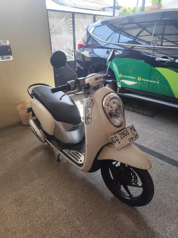 Jual cepat Honda Scoopy 2014 lengkap plat panjang pajak aktif