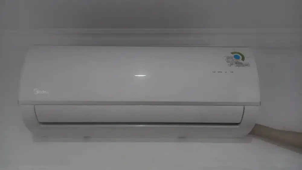 AC Midea 1 PK baru pakai 7 bln (Des 2025)