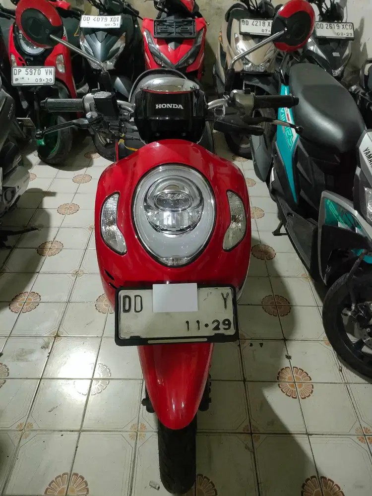 Honda Scoopy 2024 merah
