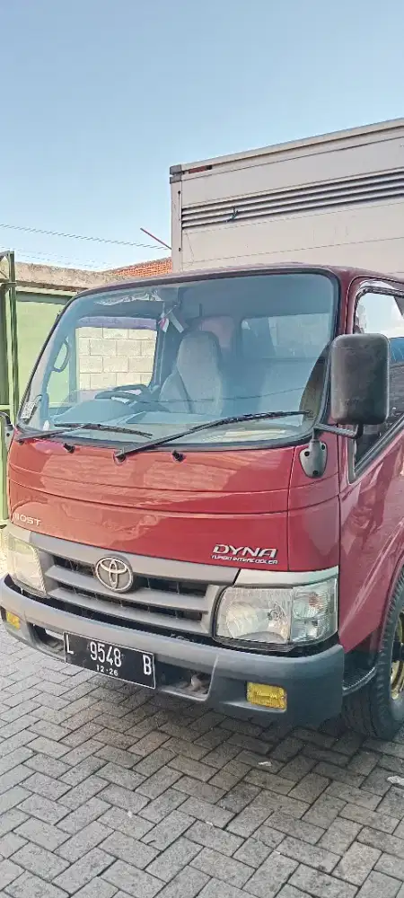 Dijual cepat truk dyna 2011
