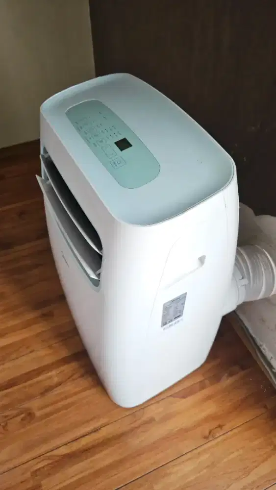 AC portabel Midea bagus baru pakai, mulus dingin, ujurab besar