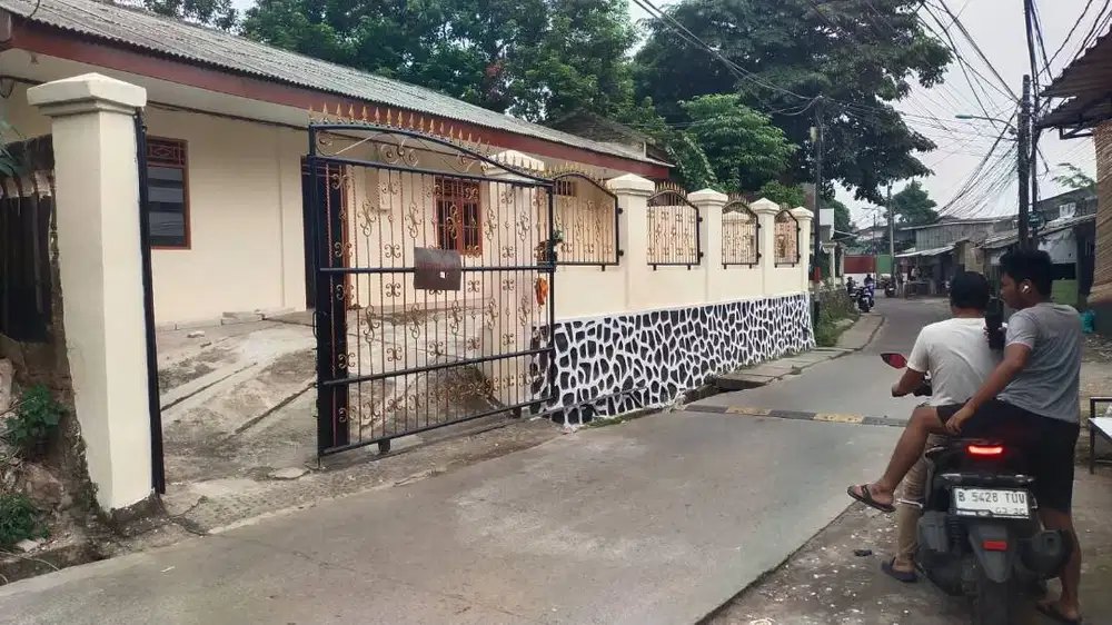 Disewakan rumah strategis dekat ke LRT Ciracas dan LRT Kp. Rambutan.