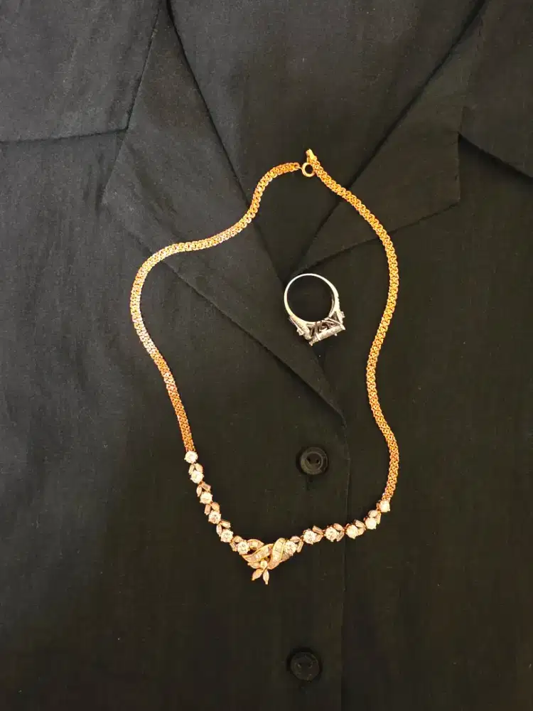 Kalung dan Cincin berlian