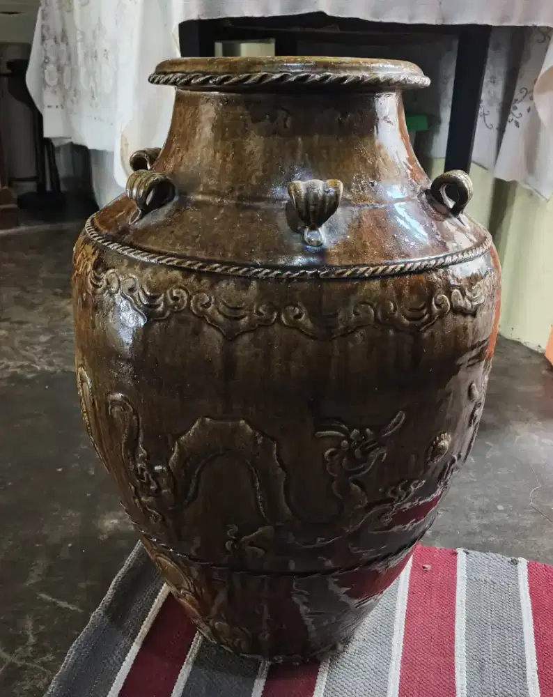 Guci Keramik Antik Relief Naga Tinggi 58 cm