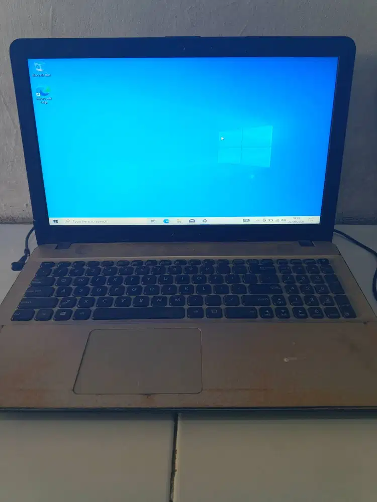 Jual cepat laptop Asus i3 - gen 6 nego sampai jadi