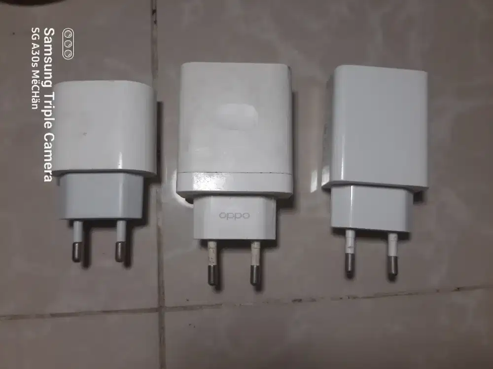 Macam² Charger ori