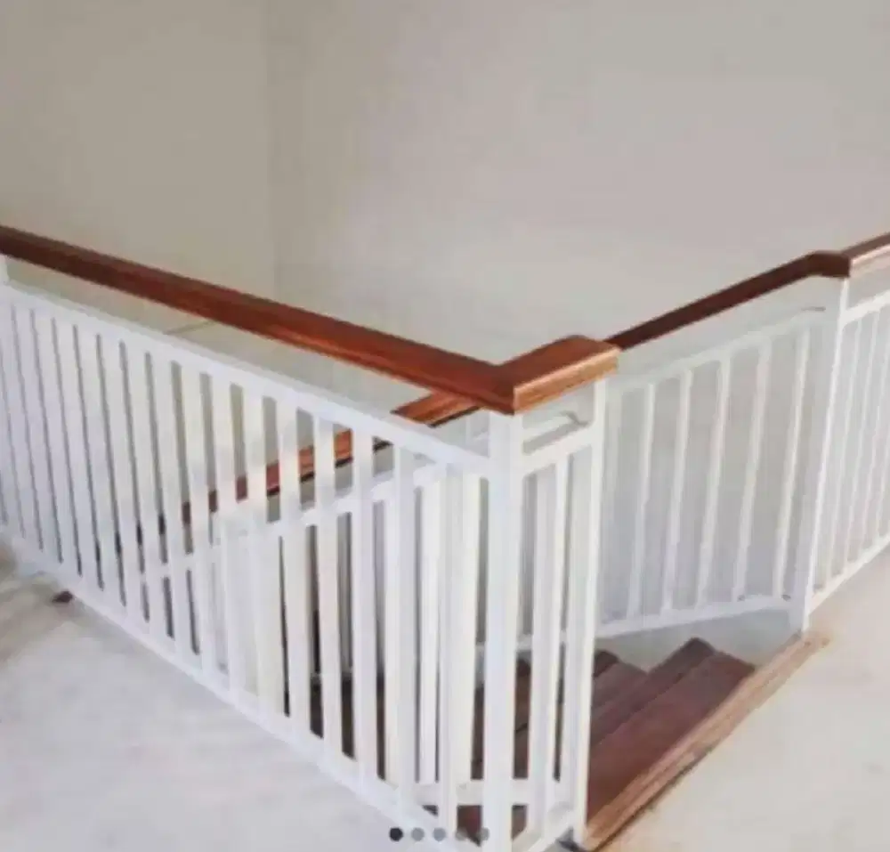 Reling Balkon pegangan kayu