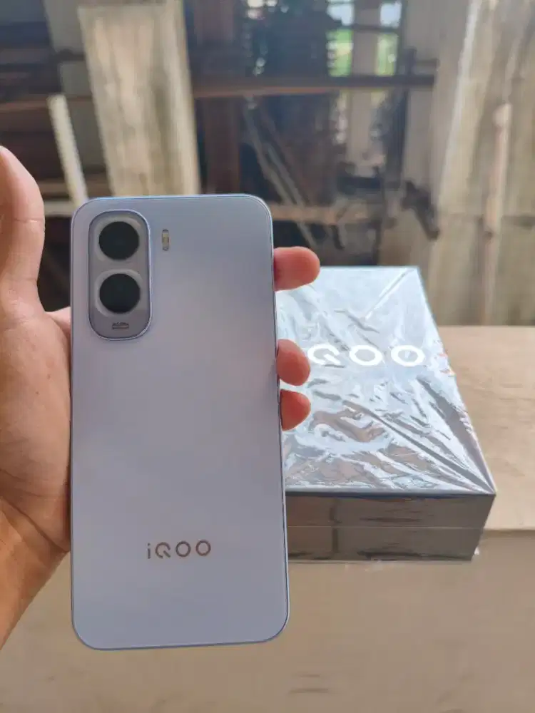 Iqoo z11 5g ram 8+8/256