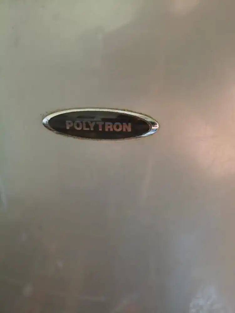 Dijual kulkas Polytron