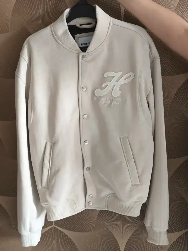 Jacket Varsity Bomber BERSHKA [ORIGINAL STORE] Warna Cream size XL