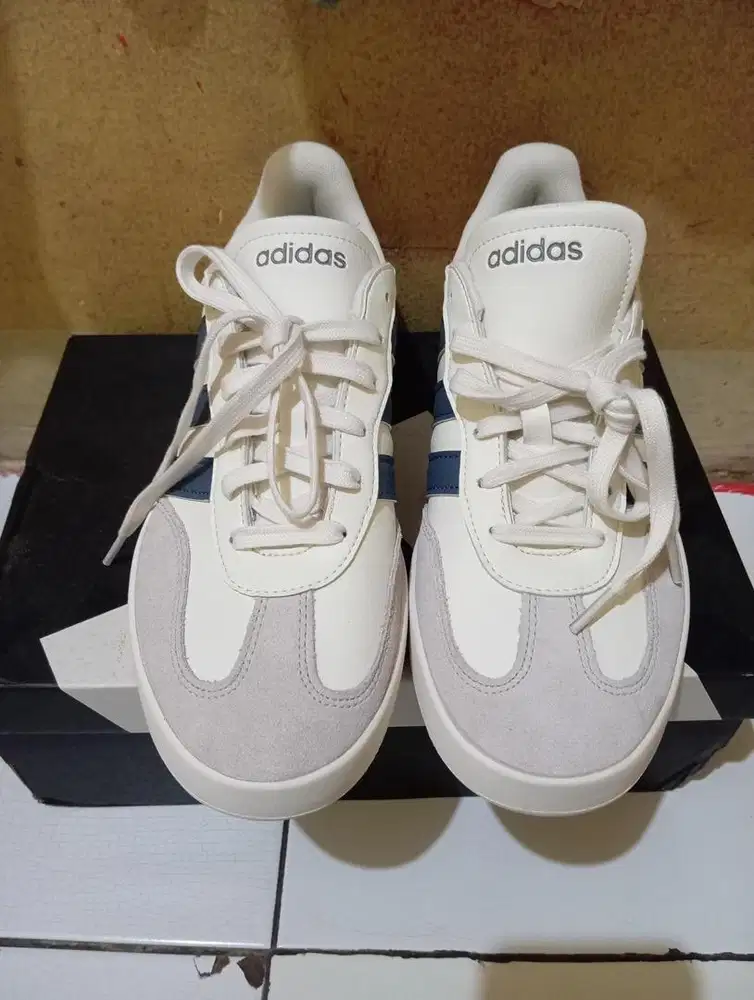 Sepatu adida ori masih baru