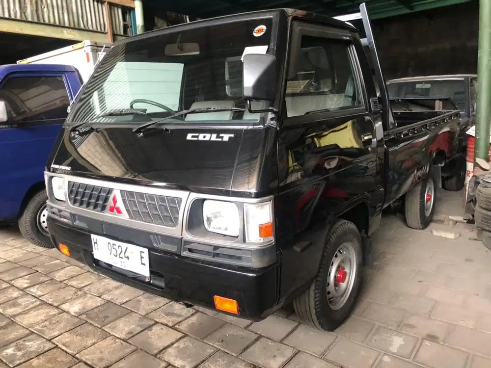 Mitsubishi L300 2020