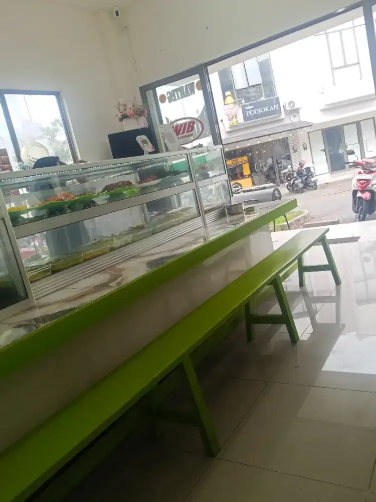 Cari karyawan perempuan