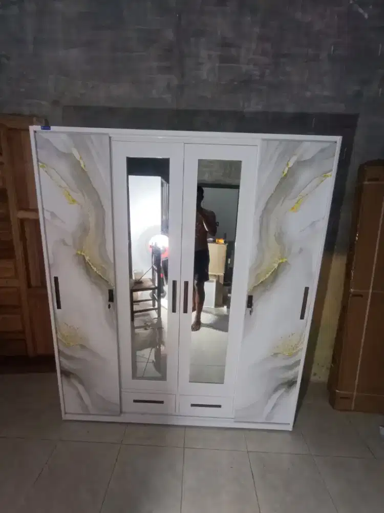 Lemari pakaian 4 pintu jumbo