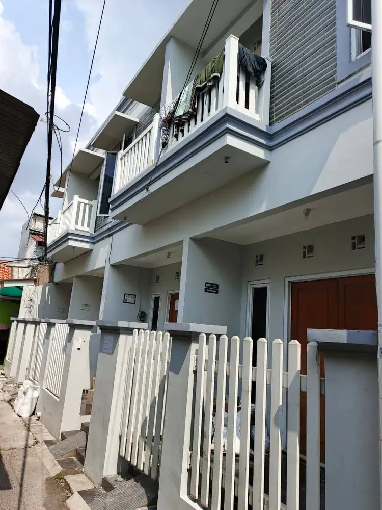 Disewakan Rumah 2 Lantai Baru Renovasi | Siap Huni | Lokasi Strategis