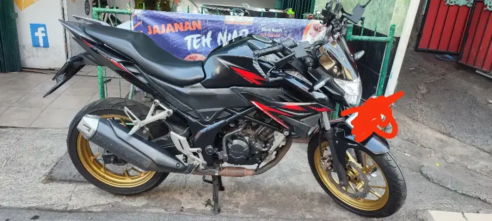 Di jual motor Honda CB 150R tahun 2020