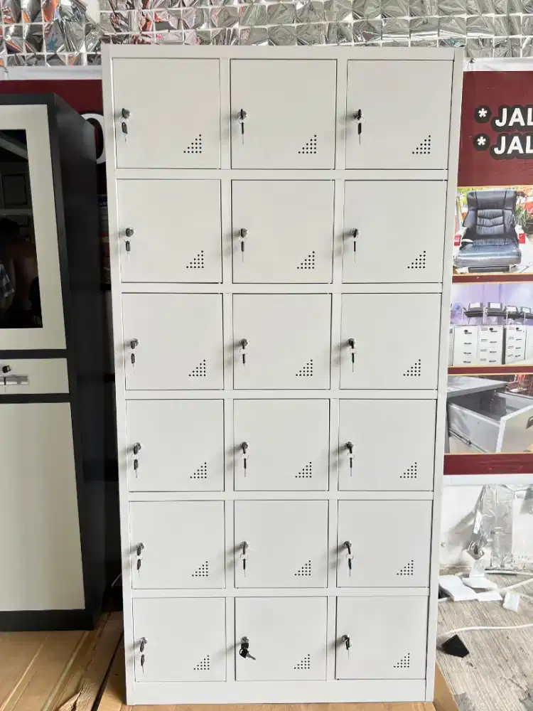 Locker penyimpanan 18 standart