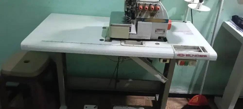 Dijual mesin obras ELNOES benang 4 jarum 2 kondisi mulus no minus