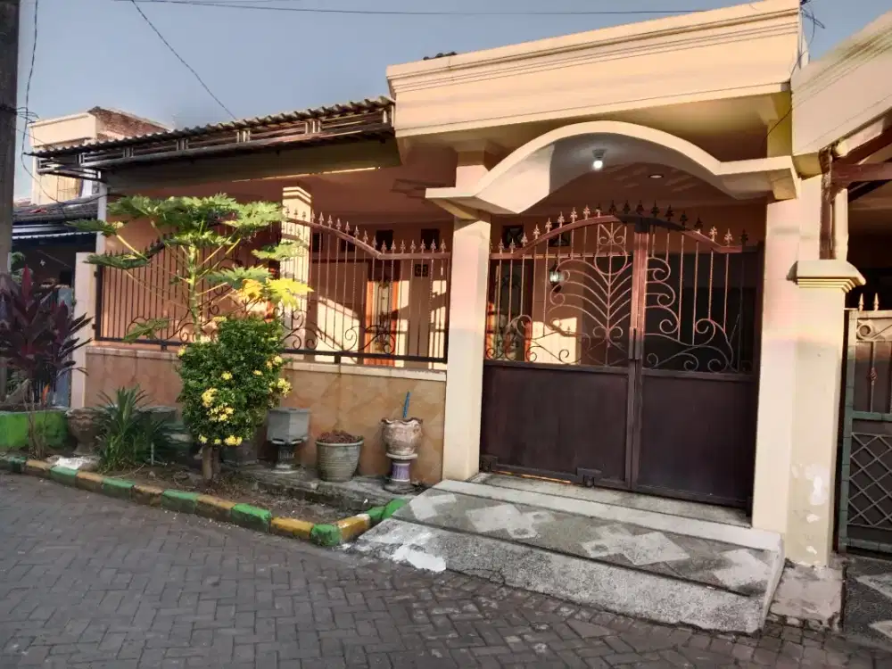 Dikontrakkan rumah di wisma lidah kulon blok c no 3 surabaya