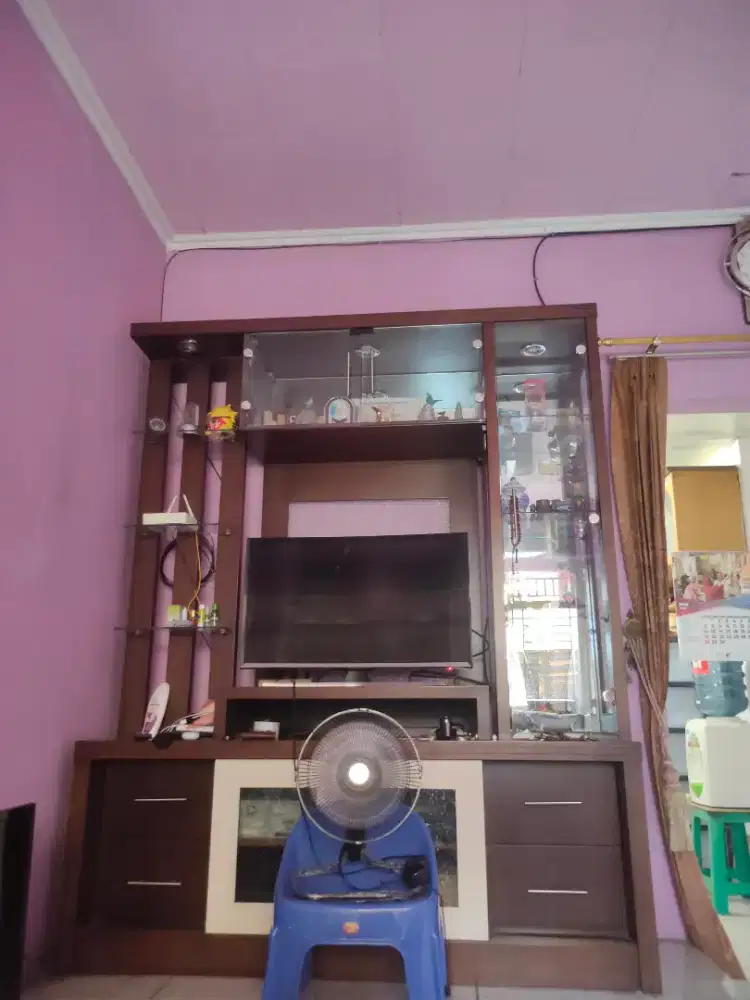 Bismillah mau jual Lemari Pajangan TV Partisi ruangan