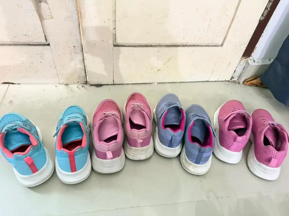 Sepatu diadora anak bekas cuci bersih auto glowing
