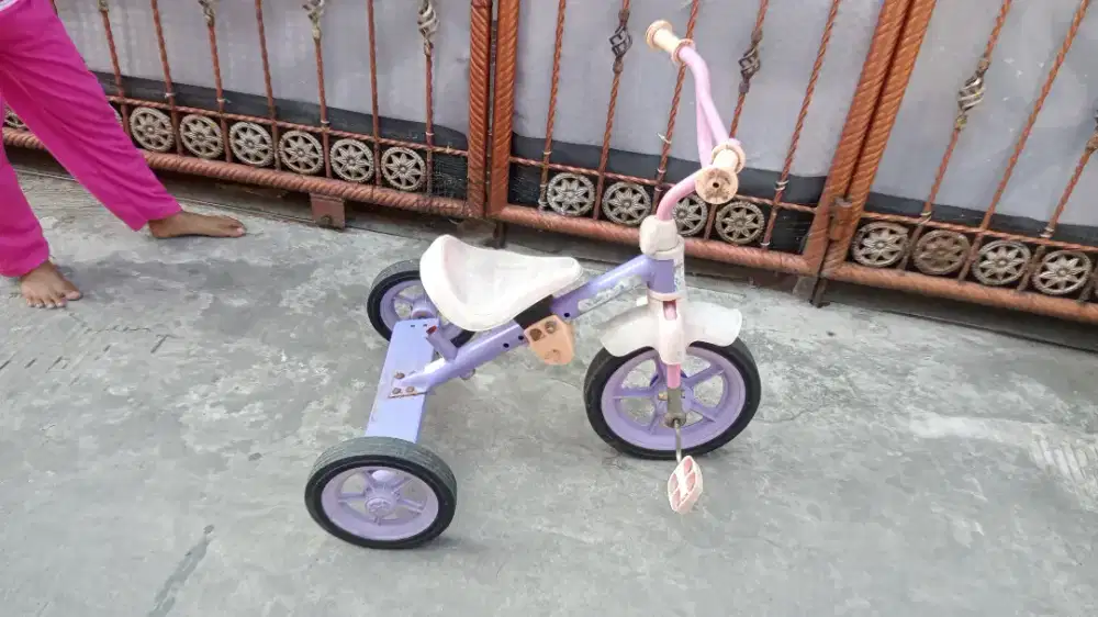 Sepeda roda tiga