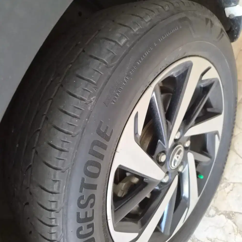 Jual Ban Bridgestone Alenza R17, 215/60 ex rush