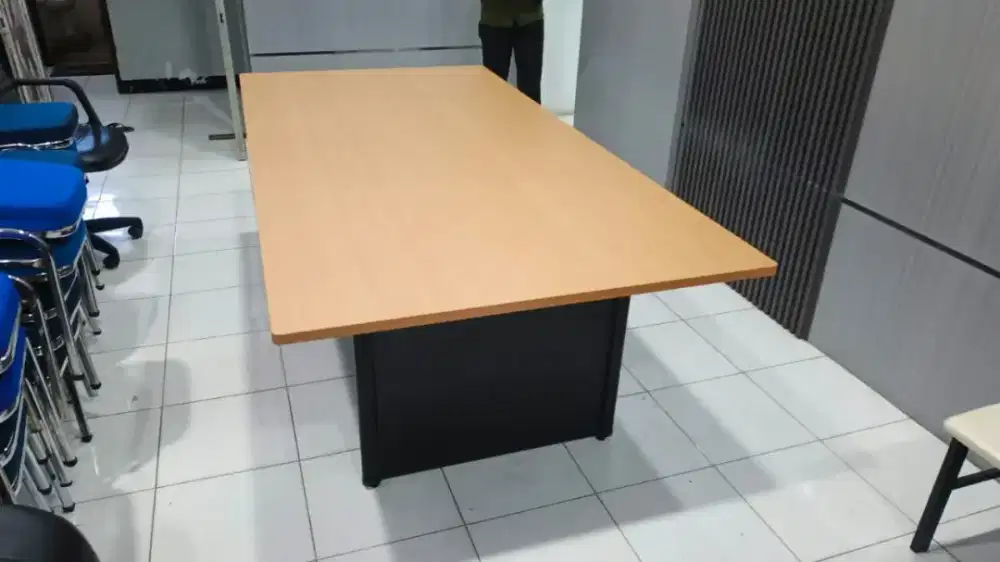 Meja meeting murah