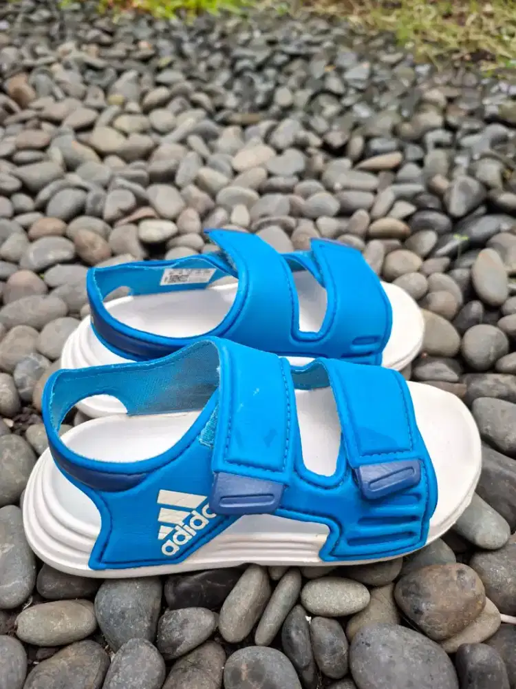 Sepatu sandal Adidas Ori