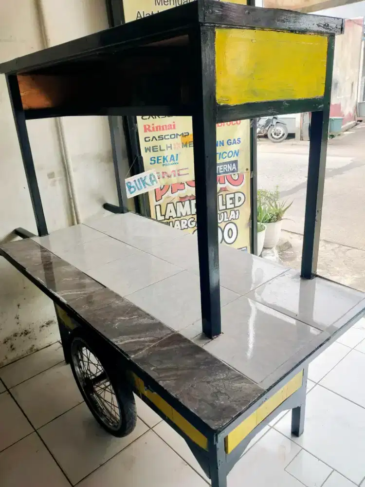 Dijual Gerobak kayu angkringan,sayuran,nasi uduk, jus,gorengan dsb