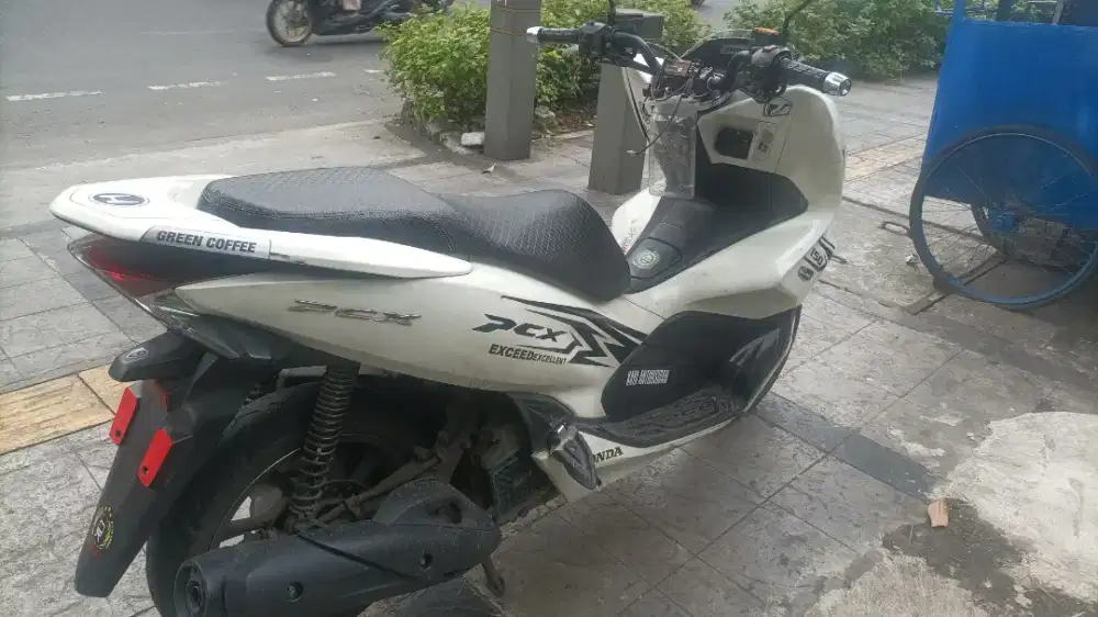 Mau jual motor PCX 150. Putih