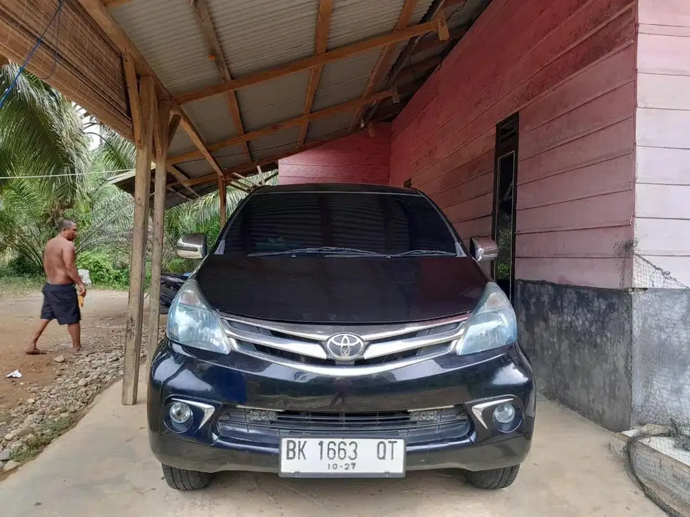 Jual mobil bekas Toyota Avanza tahun 2012