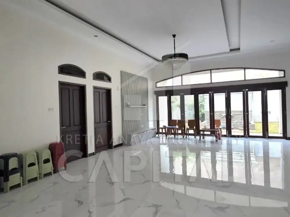 RUMAH TINGGAL LUAS CAKEP TERAWAT DI ARCAMANIK
