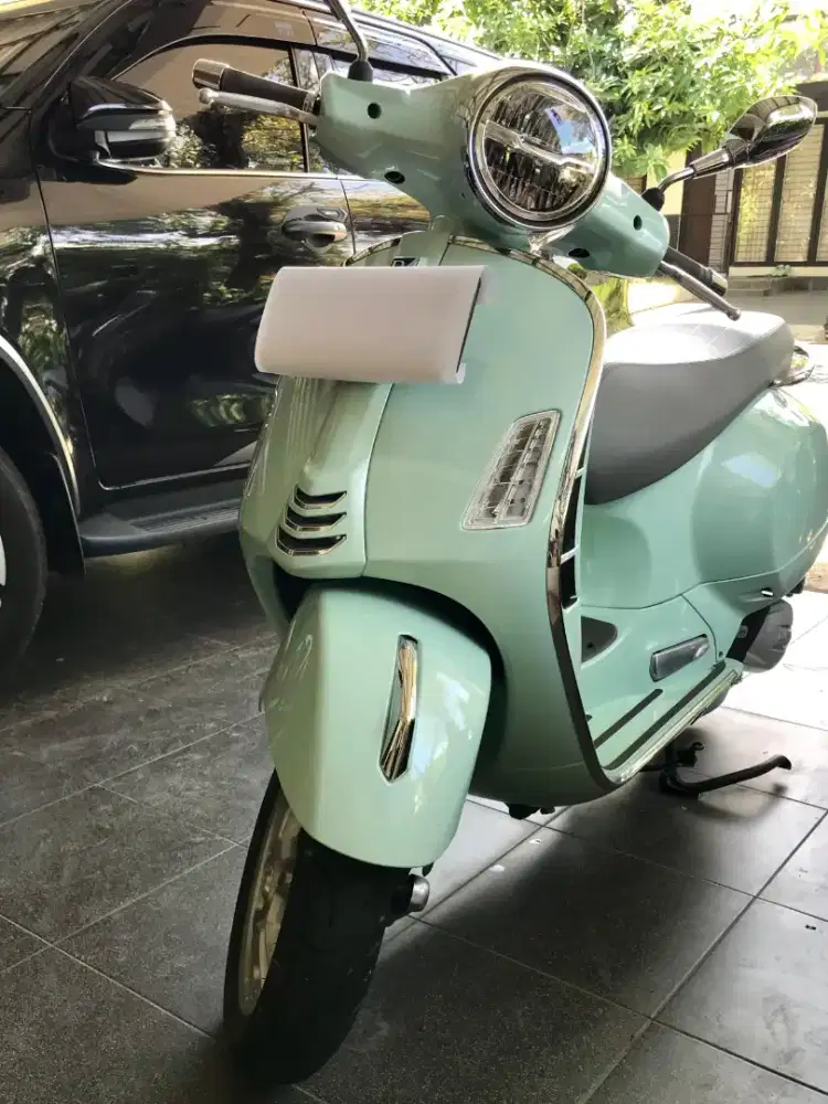 Vespa GTS 150 Hijau Tosca like New 99%