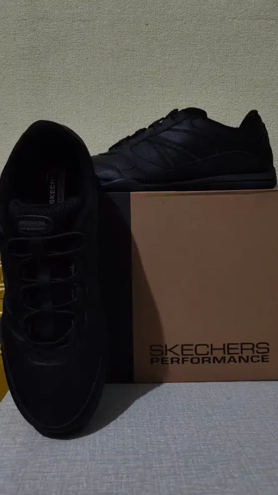 Sepatu Skechers Size 42 full hitam