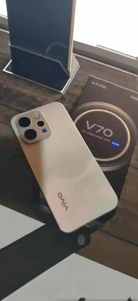 Vivo V70 12/256 gress