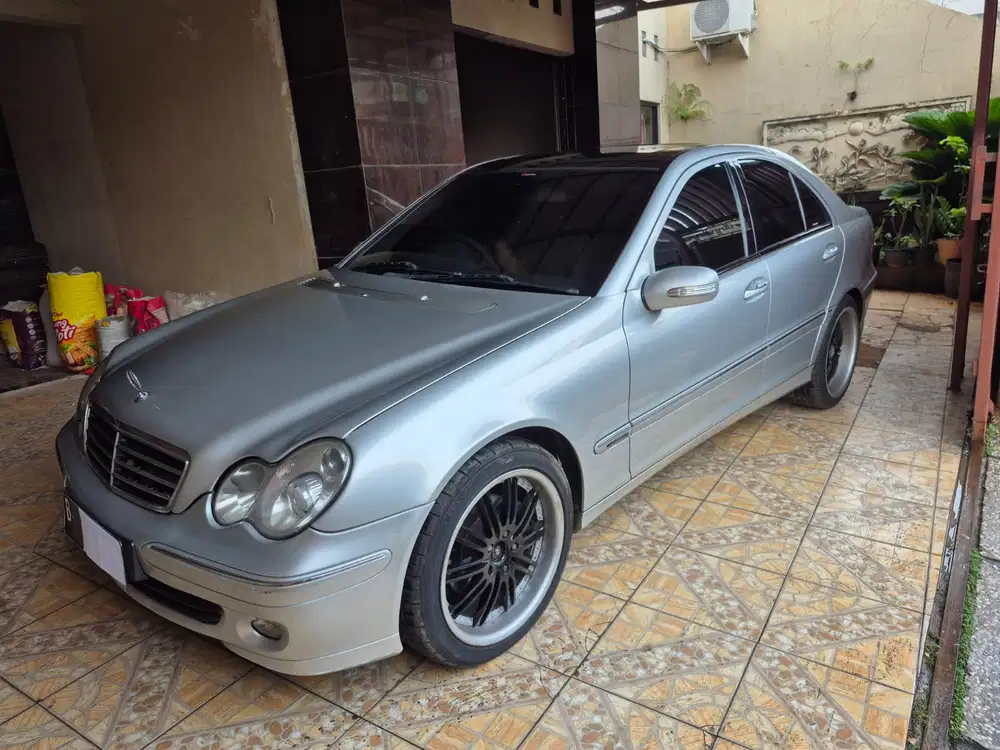 Mercedes-Benz C240 2005 Bensin