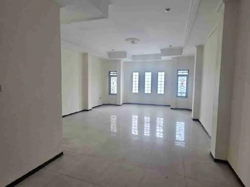 disewakan ruko di jalan Otto iskandardinata Mainroad cocok untuk kantor