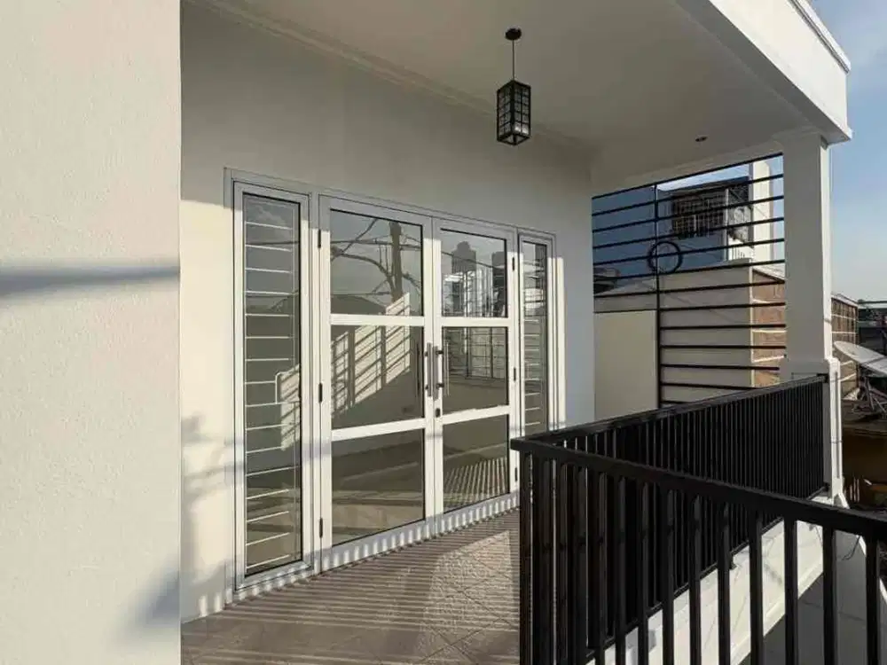 Disewakan rumah 3 lantai dekat mal, LRT pancoran & busway di menteng dalam tebet jak sel