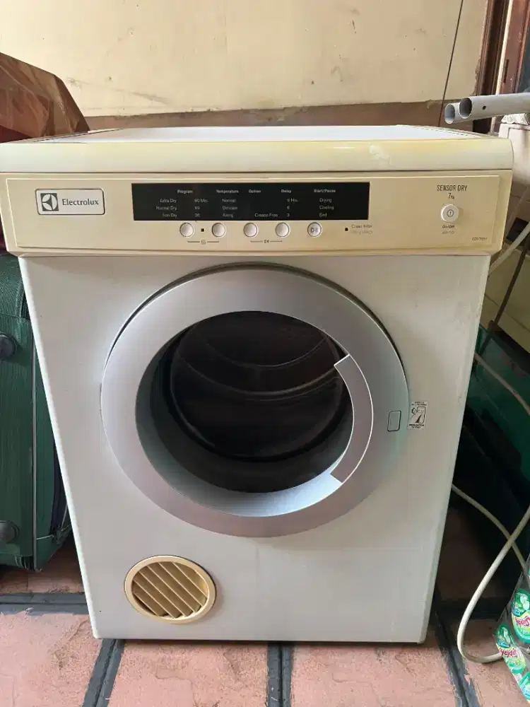 mesin pengering pakaian/dryer merek Electrolux