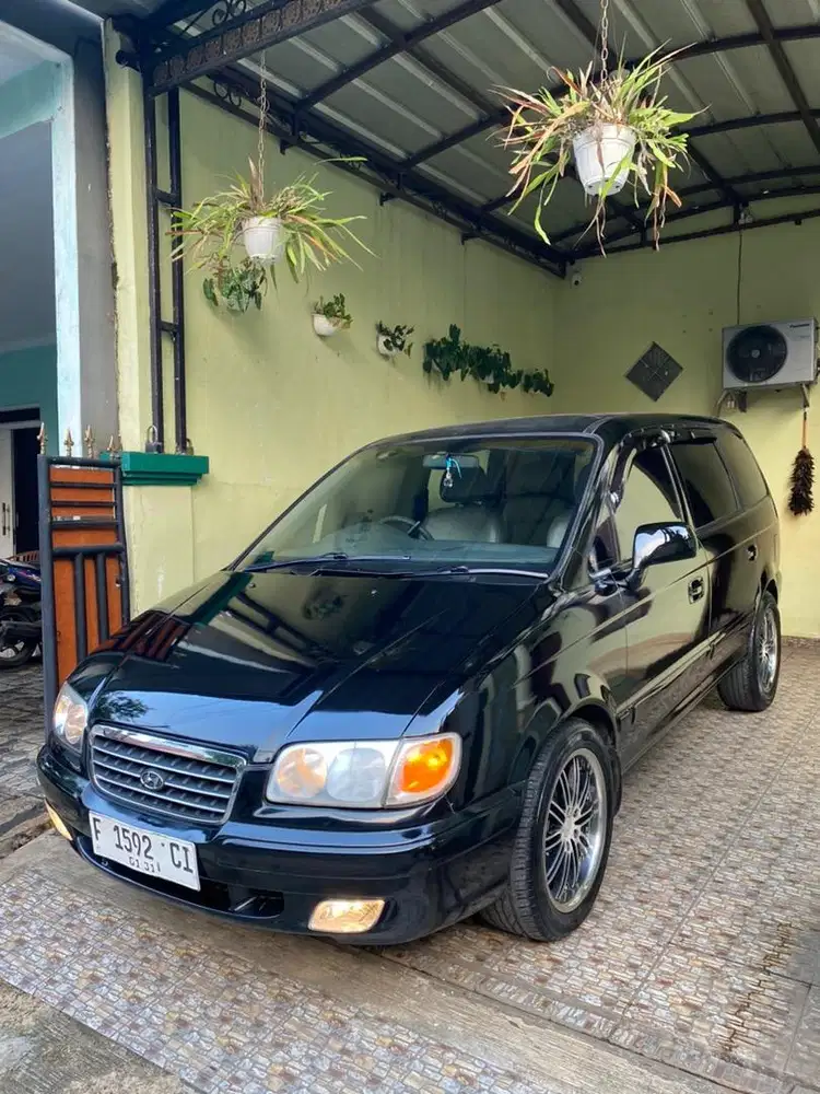 Dijual Hyundai Trajet 2.0 Dohc 2001 AT Istimewa
