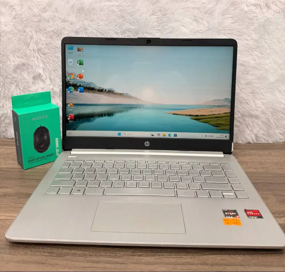 Laptop hp 14s silver AMD Ryzen 3-3250U AMD Redeon Graphics ram 8gb
