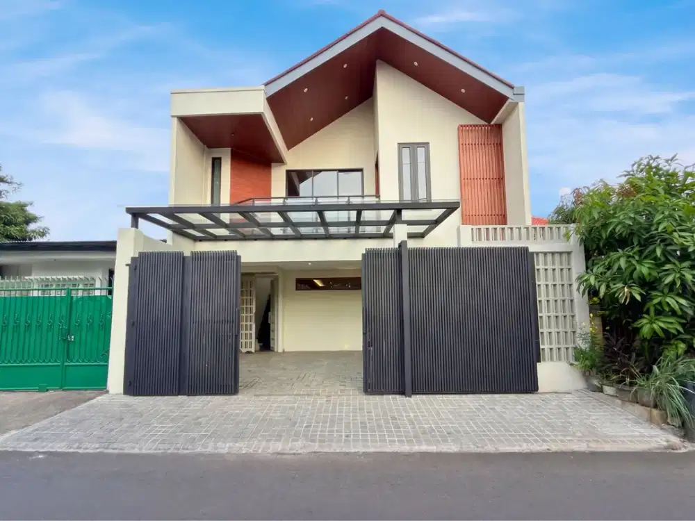 JUST RENOVATED ! RUMAH DI POLONIA HARGA 5 M - AN !