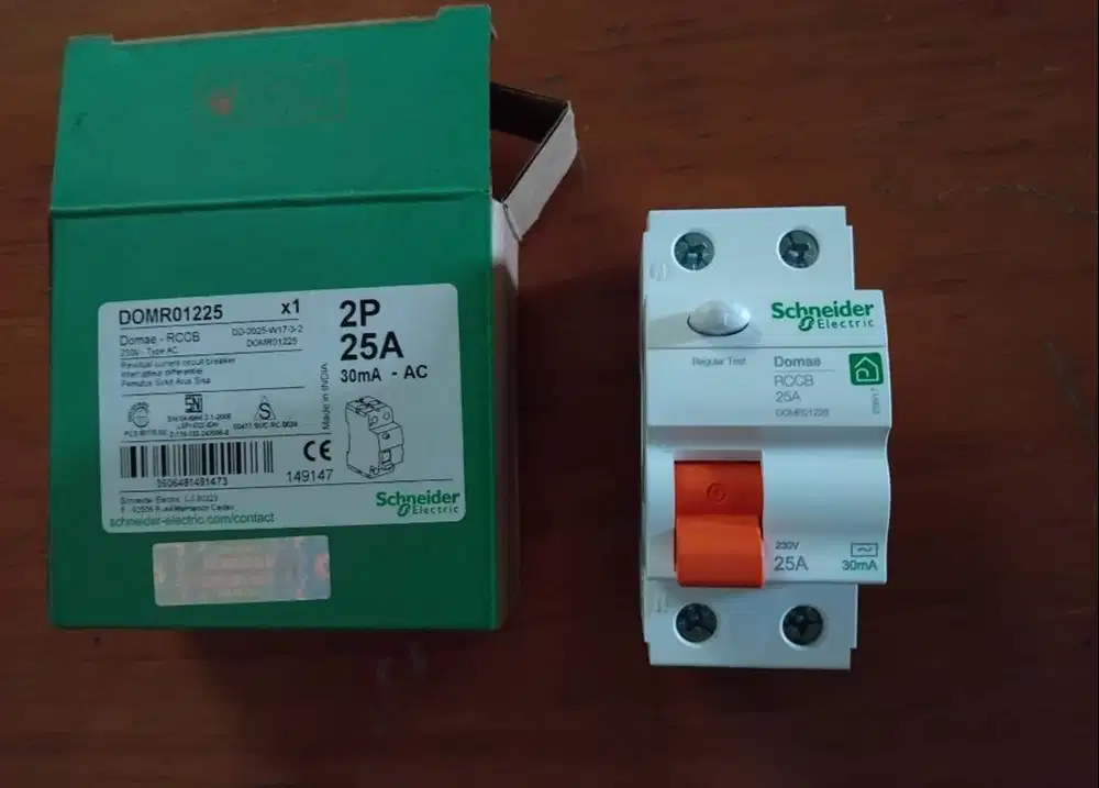 Schneider Electric Domae RCCB / ELCB - 2P 30mA 25 A - BARU & 100% ORI