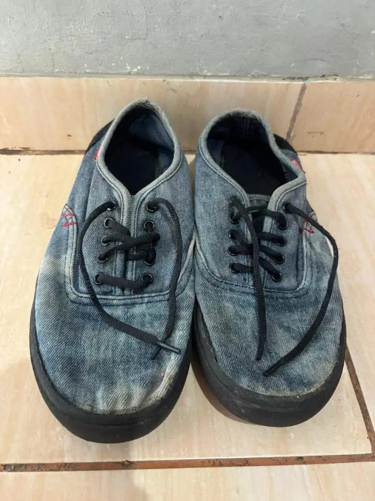 Sepatu Wakai size 42