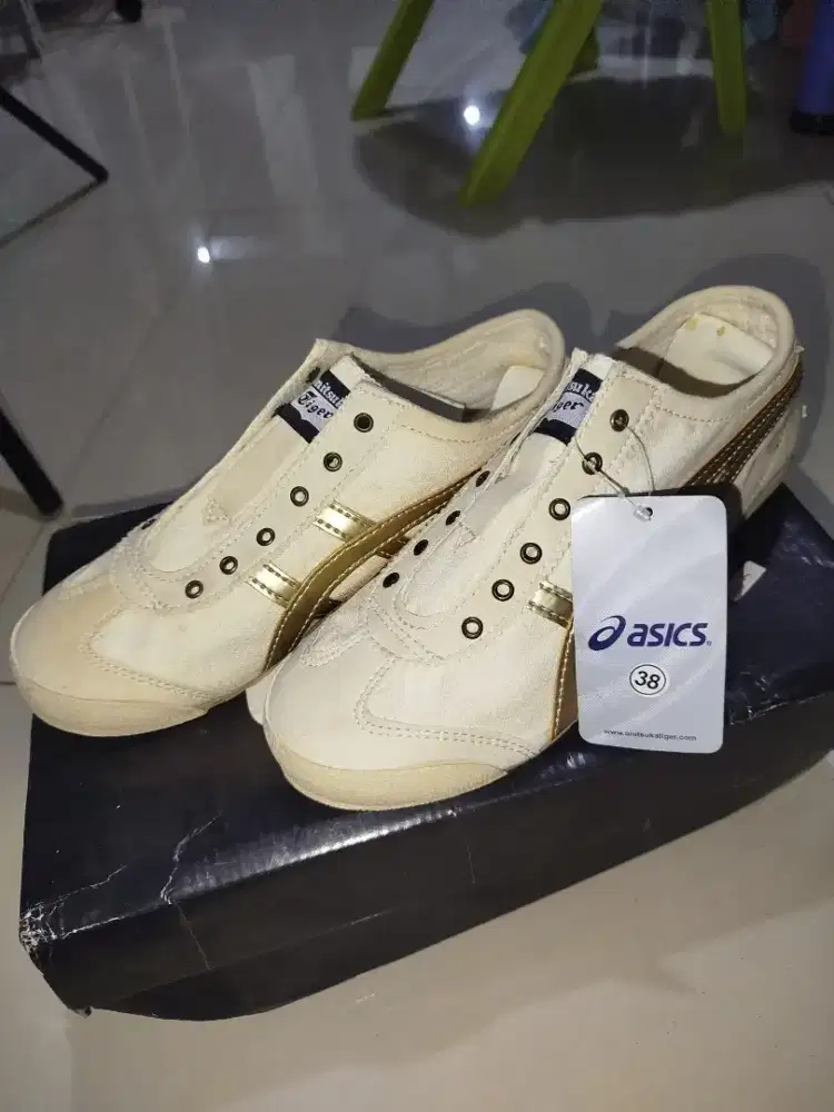 Sepatu onitsuka